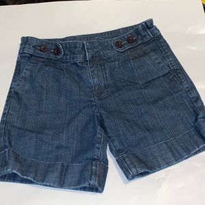 Kut shorts size 4 fit like a 2